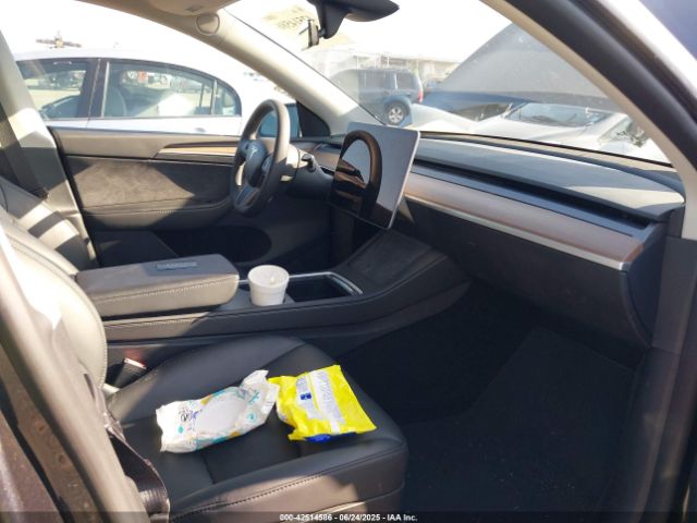 2024 TESLA MODEL Y 7SAYGDED8RF158878 Photo 4