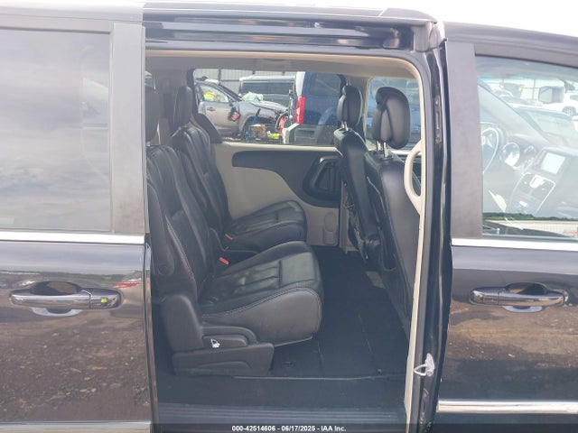 2C4RC1BG1GR289713 Chrysler Town and Country