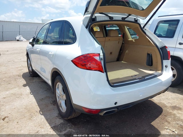 2014 PORSCHE CAYENNE WP1AA2A28ELA03925 Photo 2