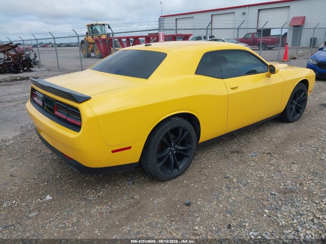 Dodge Challenger 2018 2C3CDZAG4JH204562 Image 4