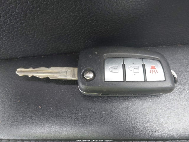 JN1BJ1CR8HW123028 Nissan 2017