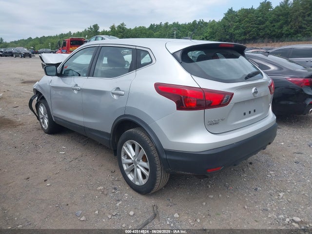 JN1BJ1CR8HW123028 Nissan 2017