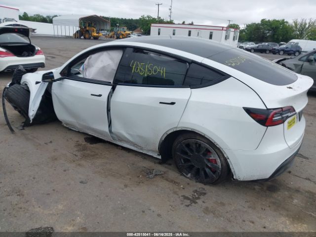 2022 TESLA MODEL Y 7SAYGDEE5NF318735 Photo 2