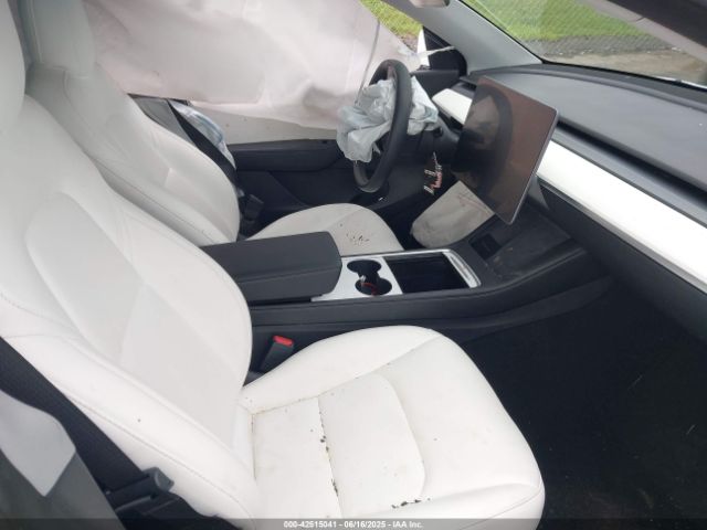 2022 TESLA MODEL Y 7SAYGDEE5NF318735 Photo 4
