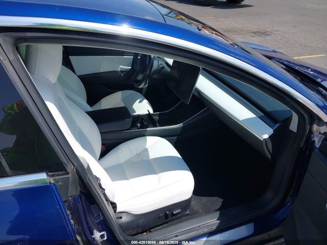 2018 TESLA MODEL 3 5YJ3E1EBXJF097855 Photo 4