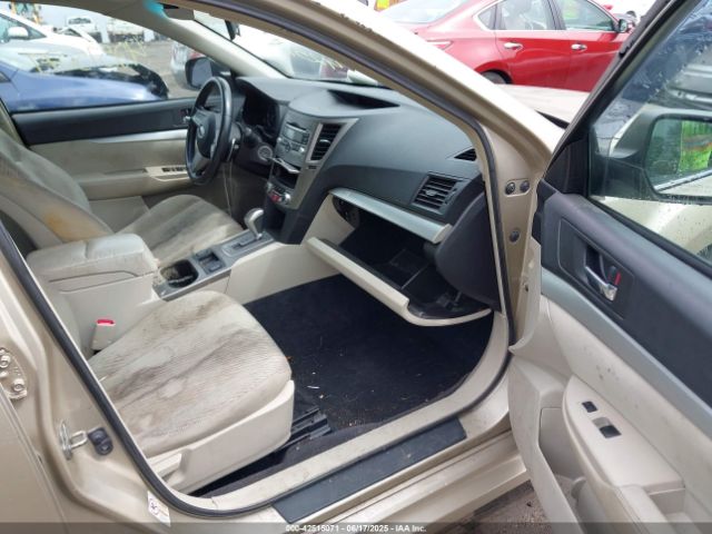 2010 SUBARU LEGACY 4S3BMBG62A3239567 Photo 4