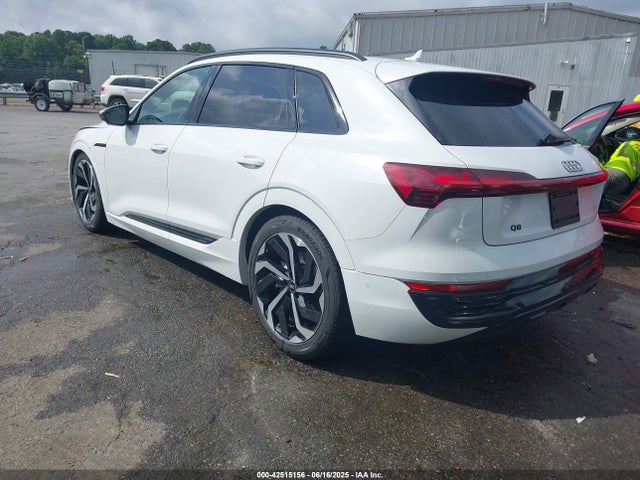 2024 AUDI Q8 E-TRON WA16AAGE9RB036425 Photo 2