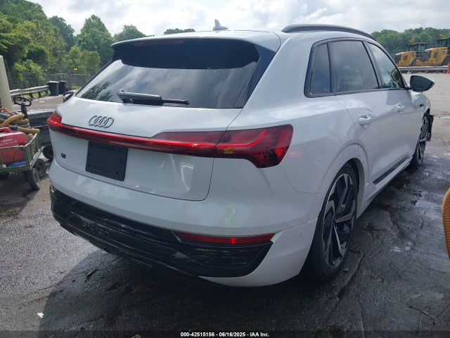 2024 AUDI Q8 E-TRON WA16AAGE9RB036425 Photo 3
