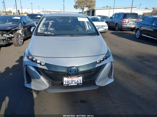 JTDKAMFP8N3211485 Toyota Prius Prime Le