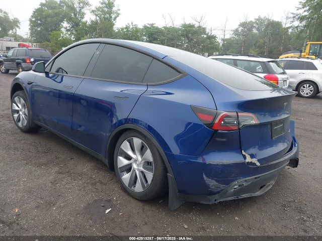 2024 TESLA MODEL Y 7SAYGDEE2RA287463 Photo 2