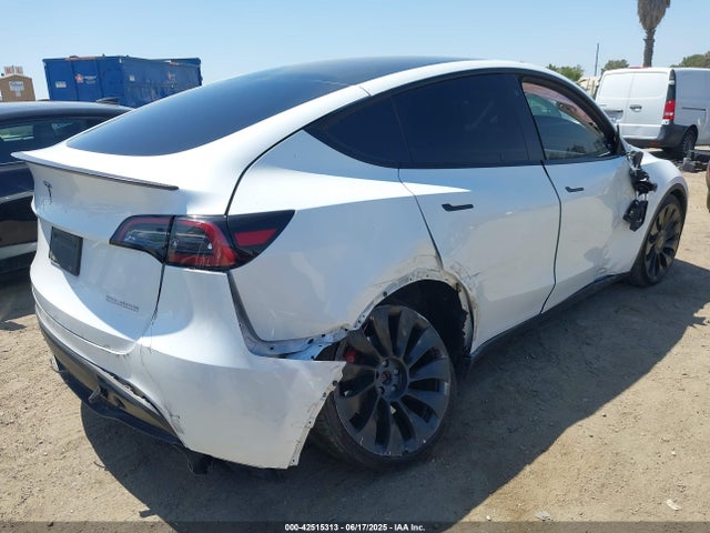 2023 TESLA MODEL Y 7SAYGDEF7PF739528 Photo 3