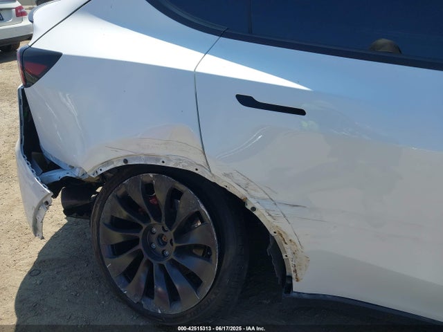 2023 TESLA MODEL Y 7SAYGDEF7PF739528 Photo 5