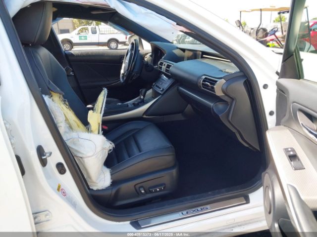 2016 LEXUS IS 200T JTHBA1D23G5021069 Photo 4