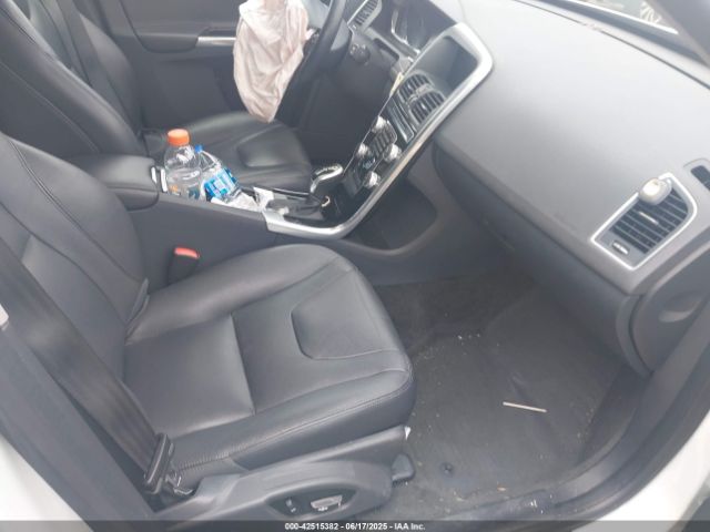 2015 VOLVO XC60 YV4612RK3F2734343 Photo 4