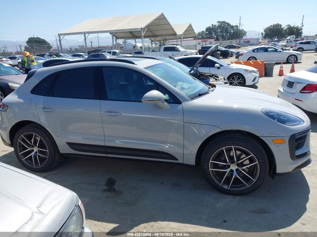 Porsche Macan 2025 WP1AA2A59SLB02730 Image 14