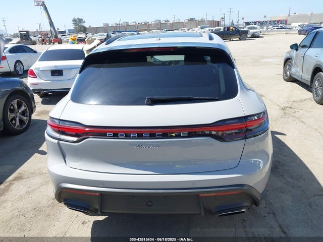 Porsche Macan 2025 WP1AA2A59SLB02730 Image 17
