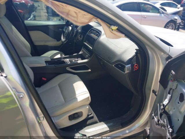2017 JAGUAR F-PACE SADCP2BV3HA048079 Photo 4
