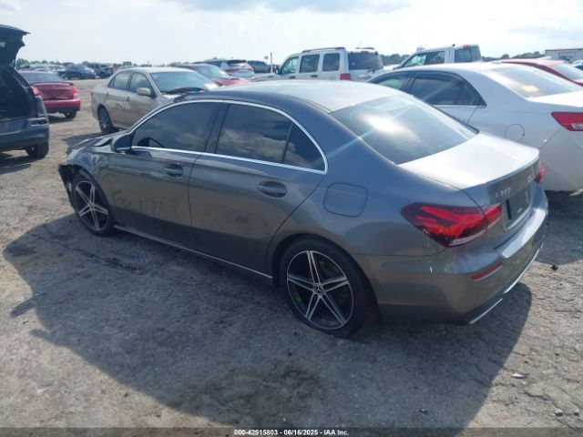 2019 MERCEDES-BENZ A 220 WDD3G4EB2KW012781 Photo 2