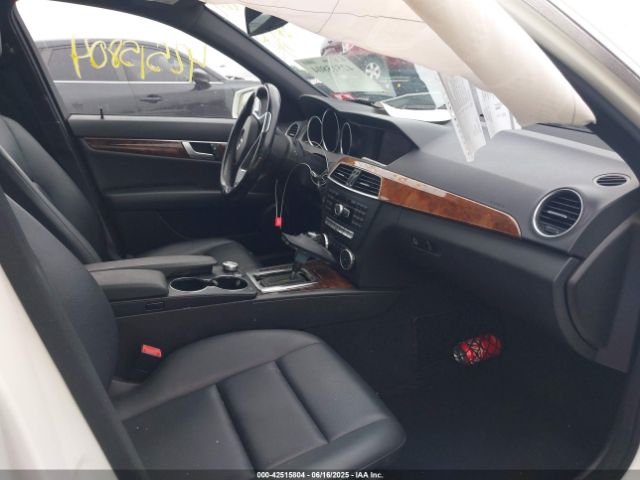 2012 MERCEDES-BENZ C 300 WDDGF8BB6CR233431 Photo 4