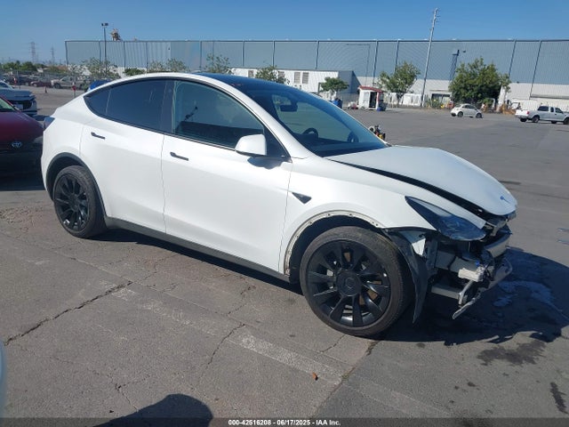 2022 TESLA MODEL Y 7SAYGDEE7NF555730 Photo 0