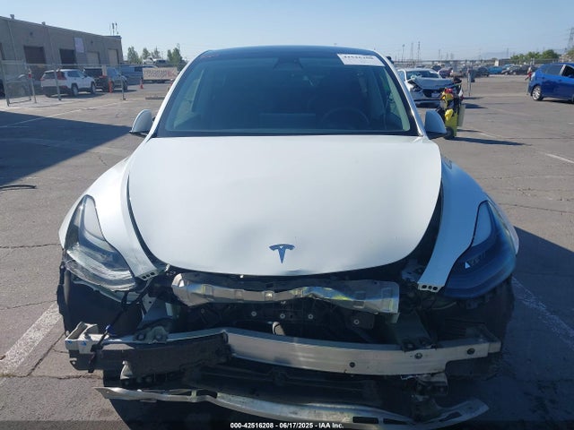 Tesla 2022 2022 7SAYGDEE7NF555730 Image 13