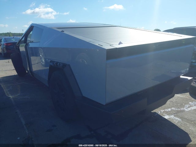 2024 TESLA CYBERTRUCK 7G2CEHED5RA042598 Photo 2