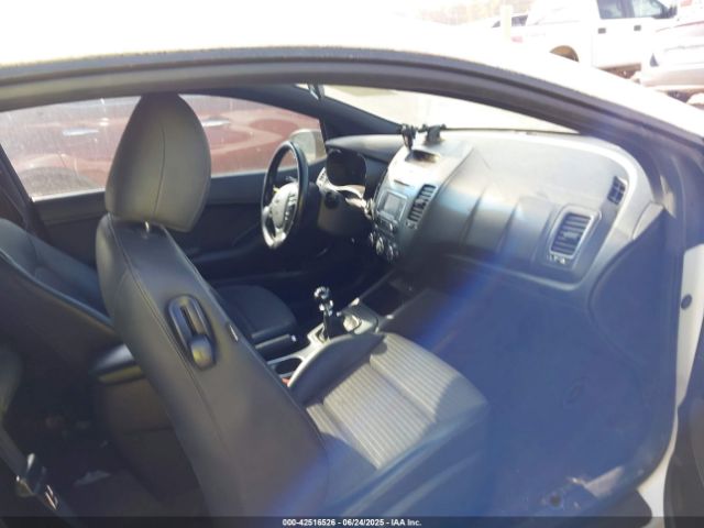 2016 KIA FORTE KOUP KNAFZ6A32G5618281 Photo 4