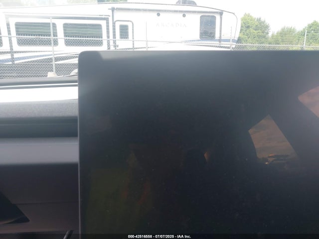 5YJ3E1EB4RF834513 Tesla 2024