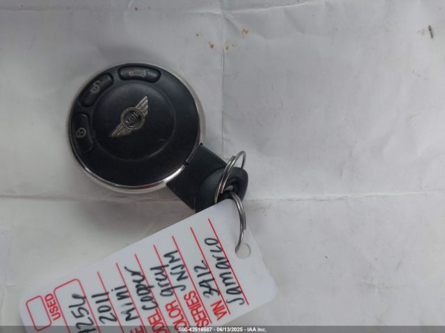 2011 MINI COOPER S WMWSV3C58BTY13412 Photo 10
