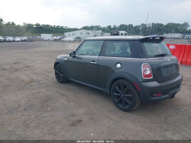 2011 MINI COOPER S WMWSV3C58BTY13412 Photo 2