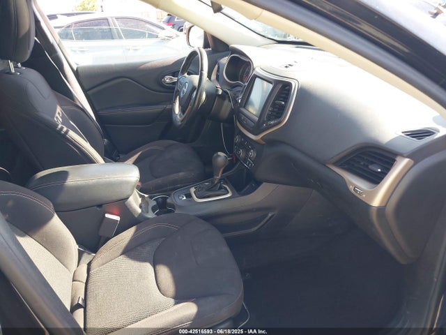 1C4PJLCB7HW578728 Jeep Cherokee