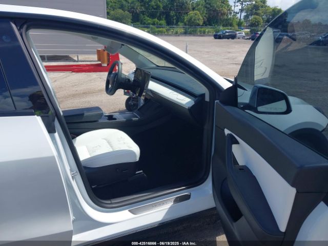 2022 TESLA MODEL Y 7SAYGDEF5NF383111 Photo 4