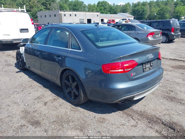 2011 AUDI S4 WAUBGAFL8BA058587 Photo 2