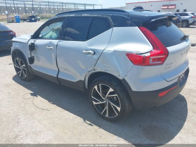 2022 VOLVO XC40 YV4AC2HM8N2741858 Photo 2