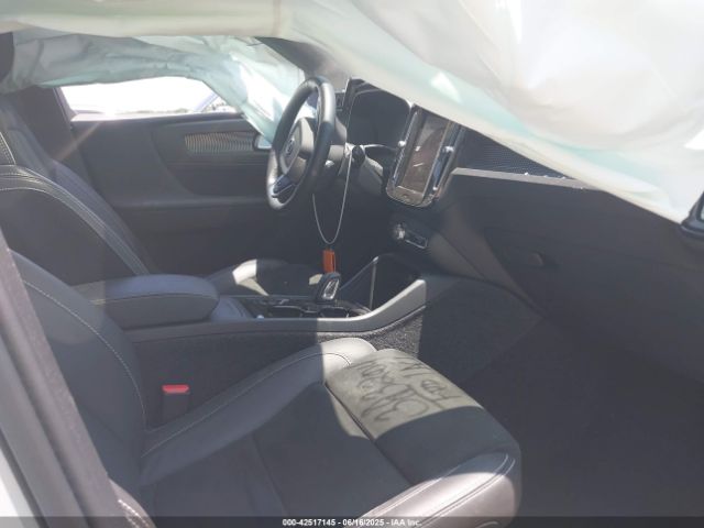 2022 VOLVO XC40 YV4AC2HM8N2741858 Photo 4