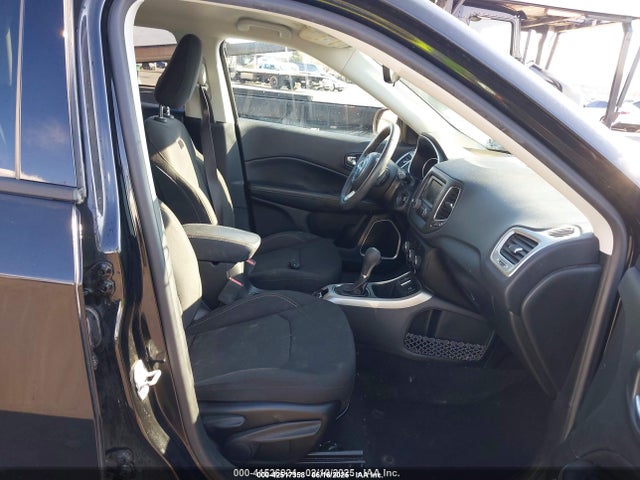 3C4NJCAB6JT368742 Jeep 2018