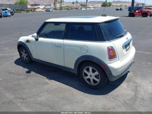 2007 MINI COOPER WMWMF33567TU62285 Photo 2