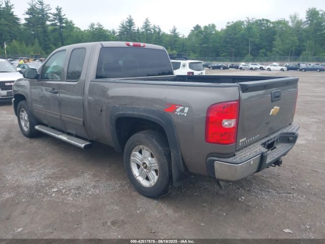2013 CHEVROLET SILVERADO 1500 1GCRKSE70DZ152901 Photo 2