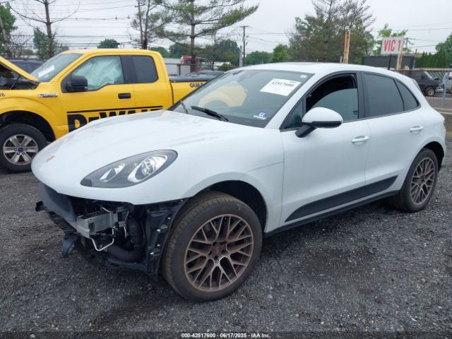 2018 PORSCHE MACAN WP1AA2A53JLB23250 Photo 1
