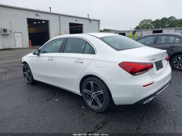 2019 MERCEDES-BENZ A 220 WDD3G4FB0KW035569 Photo 2