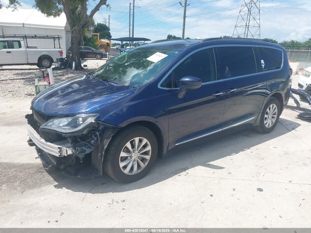 Chrysler Pacifica 2017 2C4RC1BG4HR821604 Image 2