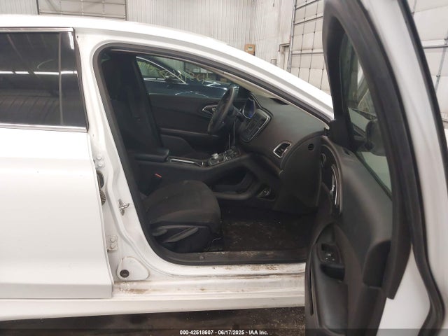 Продаж на аукціоні авто 2015 Chrysler 200 Limited, vin: 1C3CCCAB3FN748277, номер лоту: 42518607