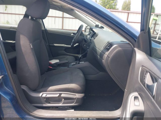 3VW267AJ8GM217680 Volkswagen Jetta