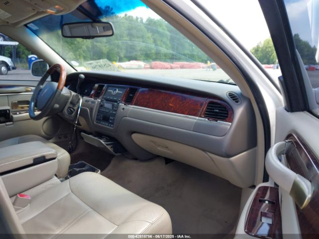 2009 LINCOLN TOWN CAR 2LNHM82V19X635866 Photo 4
