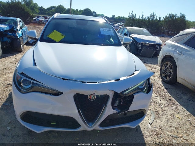 Alfa Romeo 2018 2018 ZASFAKRN3J7C16023 Image 12