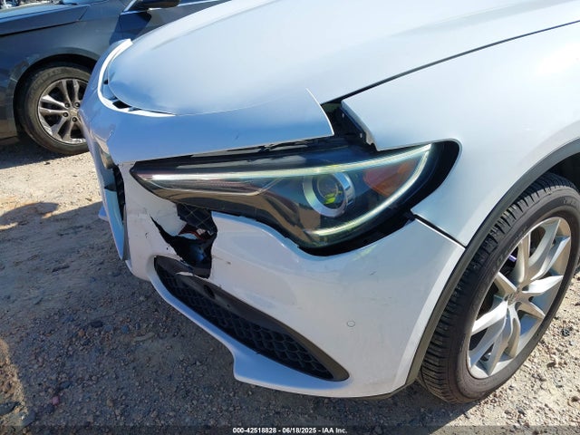 Alfa Romeo 2018 2018 ZASFAKRN3J7C16023 Image 17