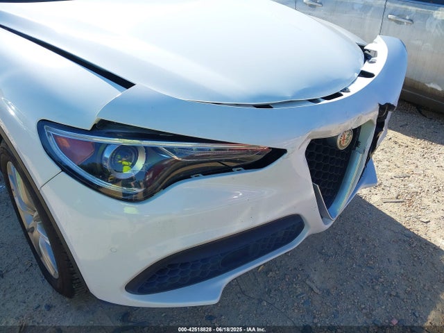 Alfa Romeo 2018 2018 ZASFAKRN3J7C16023 Image 18