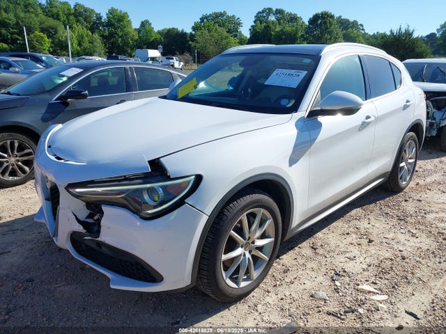 Alfa Romeo 2018 2018 ZASFAKRN3J7C16023 Image 2