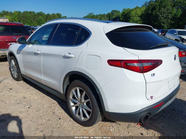 Alfa Romeo 2018 2018 ZASFAKRN3J7C16023 Image 3
