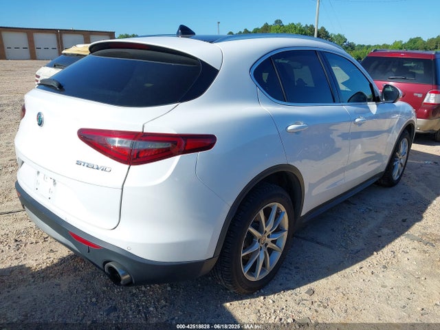 Alfa Romeo 2018 2018 ZASFAKRN3J7C16023 Image 4